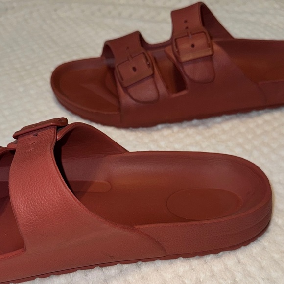 🩴 Express Rubber Slide Sandals – shade of Red, Size 12 - Picture 11 of 13